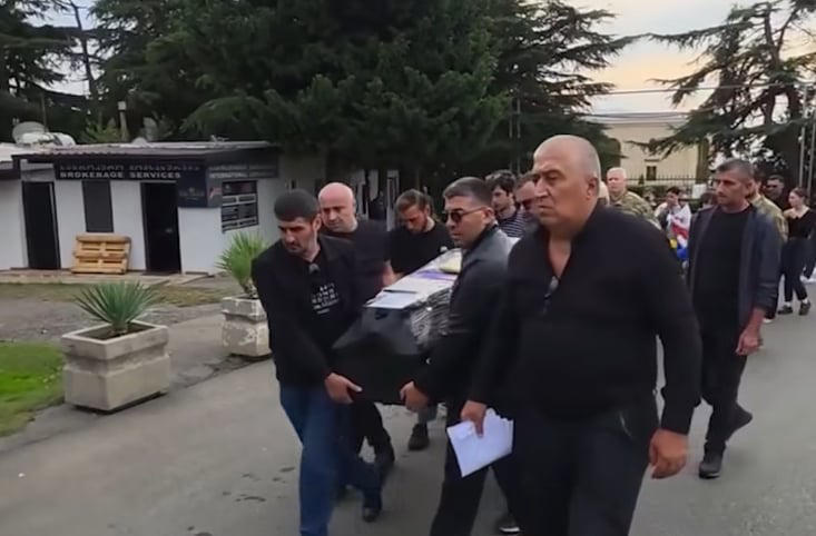 უკრაინაში, რუსეთის წინააღმდეგ ბრძოლაში დაღუპული ლაშა ბროლაძის ცხედარი საქართველოში ჩამოასვენეს