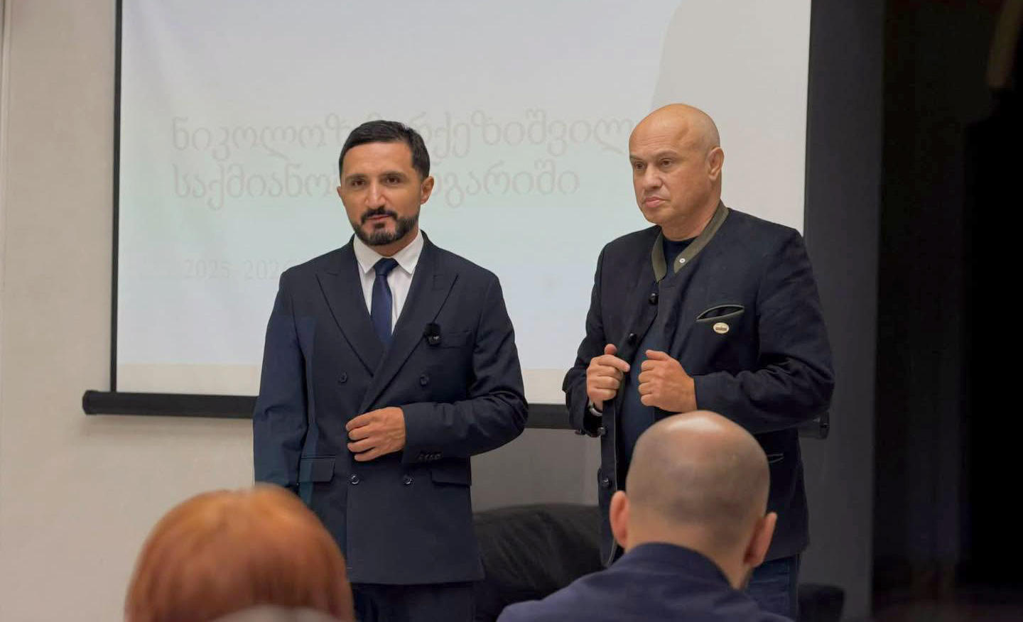 თბილისის საკრებულოში კოალიცია „ძლიერი საქართველო - ლელოს“ საკრებულოს წევრებმა, ვახტანგ სურგულაძემ და ნიკა ჩერქეზიშვილმა თბილისელებს ერთწლიანი საქმიანობის ანგარიში ჩააბარეს