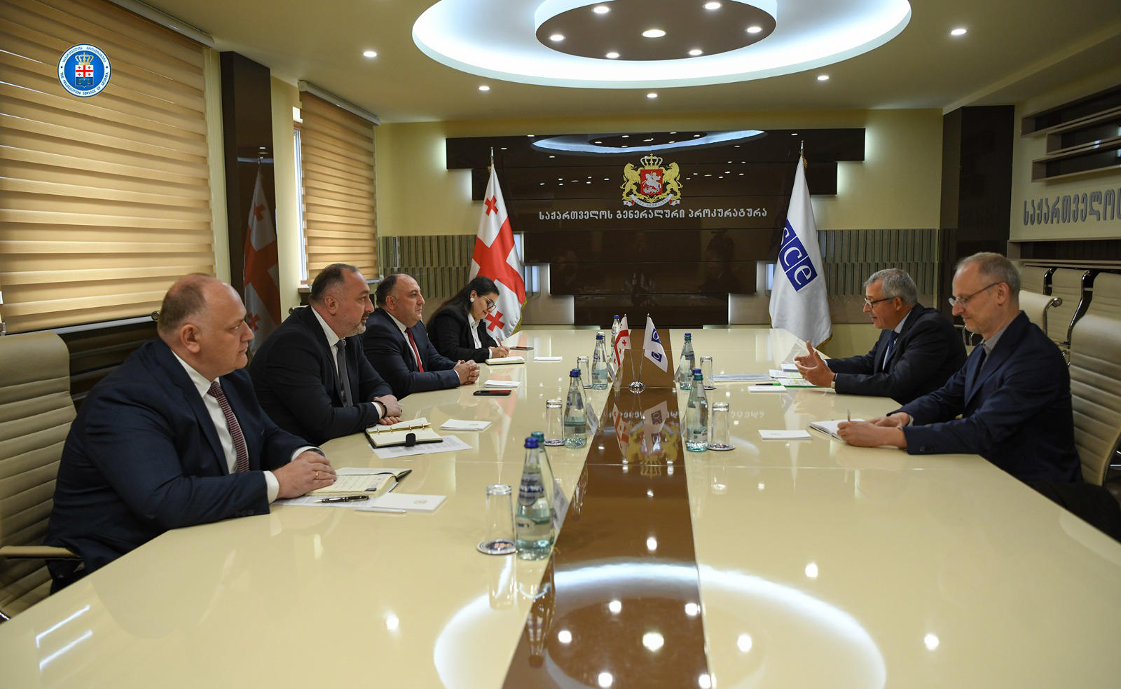 საქართველოს გენერალური პროკურორი გიორგი გვარაკიძე სამხრეთ კავკასიაში ეუთო-ს სპეციალურ წარმომადგენელს, ელჩ კრისტოფ შპეტს შეხვდა