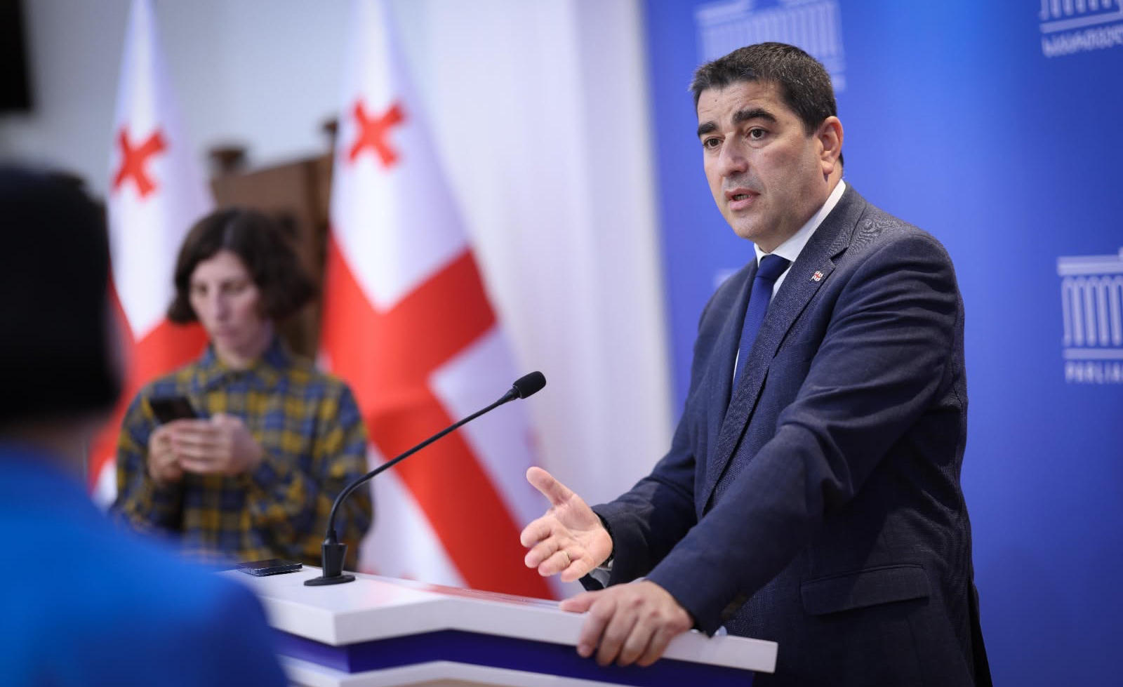 შალვა პაპუაშვილი - თუ ვახო სანაიას ჰყოფნის სითამამე, საჯარო სივრცეში იყოს უხამსი, ის სითამამეც უნდა ეყოს, რომ პასუხი აგოს - როცა ევროკავშირის ელჩია თავად ის, ვინც სიძულვილს მხარს უჭერს, შემდეგ ზოგს ცდუნება აქვს, რომ თავი მოაწონოს ელჩს