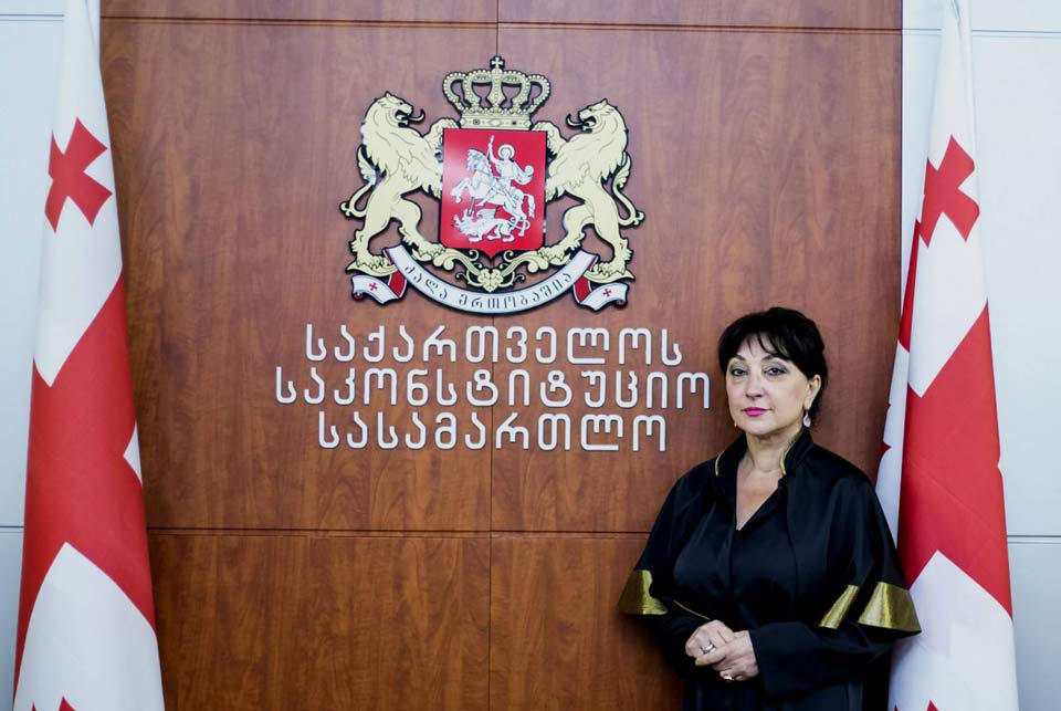 მოსამართლე ევა გოცირიძე - თვითგანრიდების თაობაზე მანანა კობახიძის შუამდგომლობაზე დათანხმება მაინც უფრო სწორი ნაბიჯი იქნებოდა - პარტიების აკრძალვის მოთხოვნით კონსტიტუციური სარჩელის განხილვას დიდი ყურადღებით დააკვირდება საზოგადოება