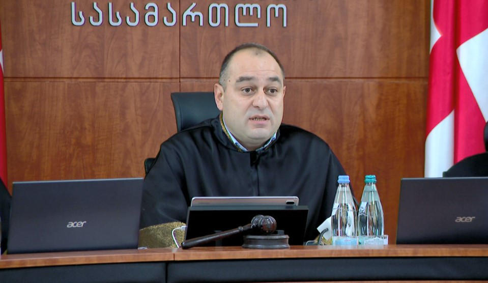 საკონსტიტუციო სასამართლომ, პარტიების აკრძალვის სარჩელზე სასამართლო განხილვის ერთი თვით გადადების შესახებ „გახარია საქართველოსთვის“ შუამდგომლობა არ დააკმაყოფილა